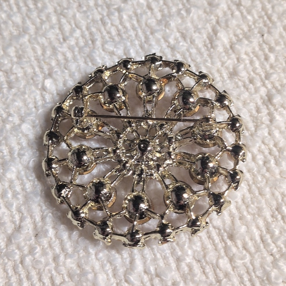 Elegant Gold and Red Brooch with Pearls, Vintage Brooch - Picture 2 of 3